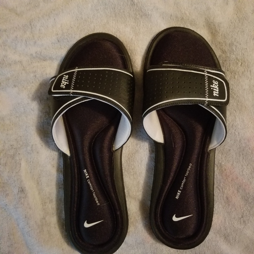 Nike Womes size 11 sandals.
